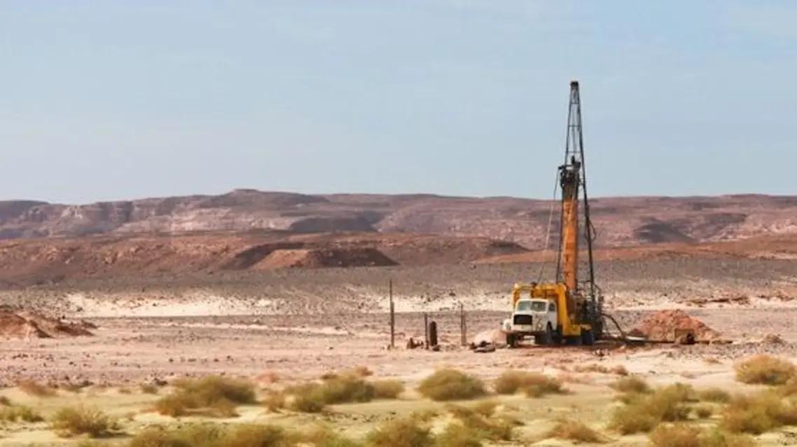 جانب من التنقيب عن البترول في الصحراء الغربية المصرية