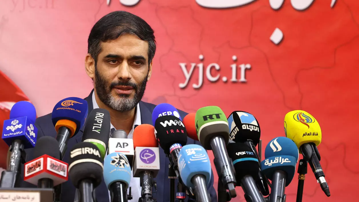 العميد سعيد محمد خلال مؤتمر صحافي للحديث عن ترشحه للانتخابات الرئاسية في إيران