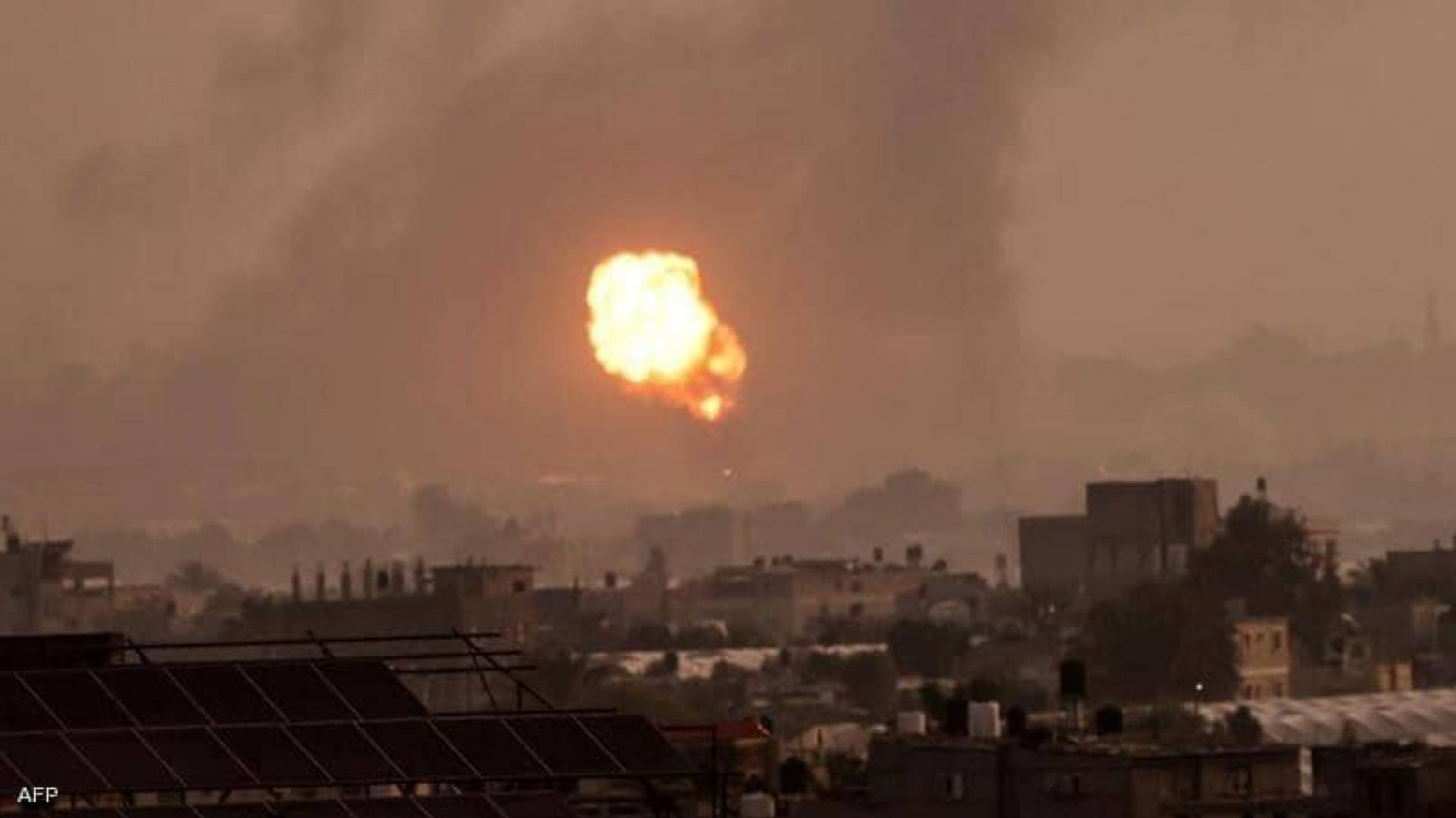 من مشاهد القصف الصباحي على غزة السبت