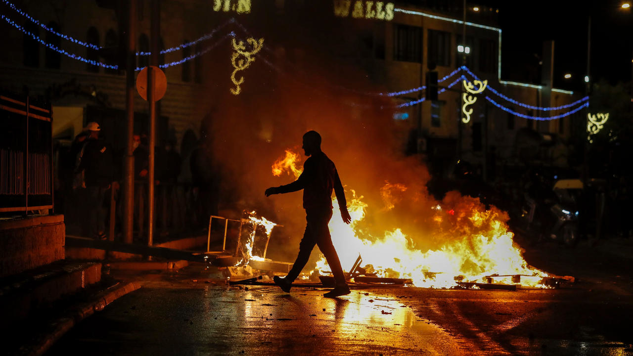 من صور المواجهات بين متظاهرين فلسطينيين وقوات الأمن الإسرائيلية في القدس