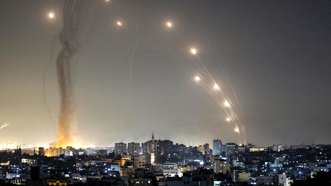 صواريخ تنطلق من قطاع غزة في اتجاه إسرائيل في 11 أيار/مايو 2021