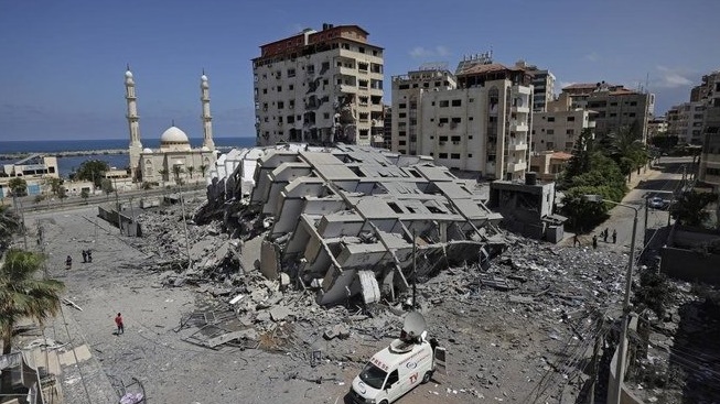 البرج الذي دمره القصف الاسرائيلي في قطاع غزة