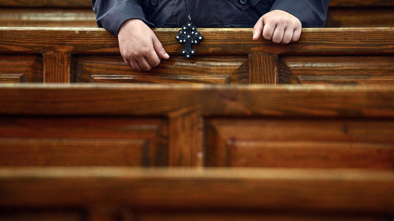 صورة من داخل إحدى الكنائس القبطية الأرثوذكسية في مصر