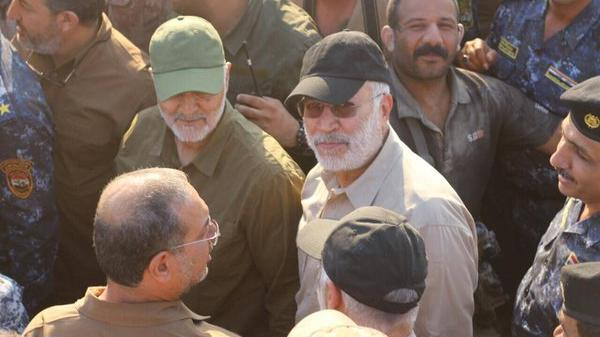 سليماني والمهندس بين مجموعة من قادة الحشد والجيش العراقي