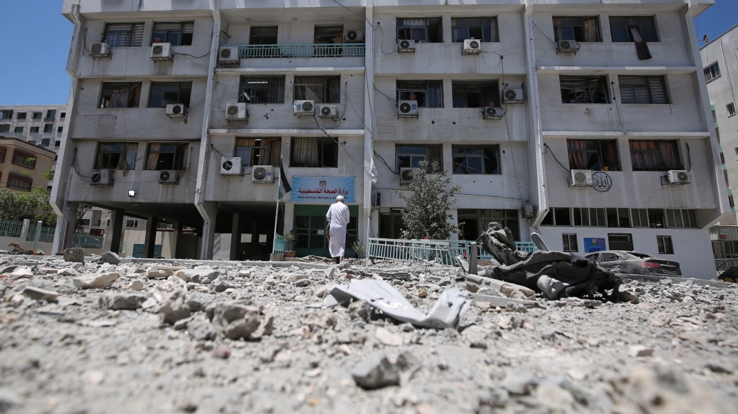 القصف الاسرائيلي جاور مبنى وزارة الصحة الفلسطينية