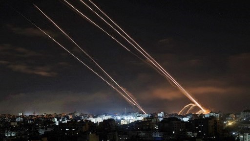 صواريخ أطلقتها حماس من غزة على الداخل الإسرائيلي فجر الأحد 16 مايو 2021