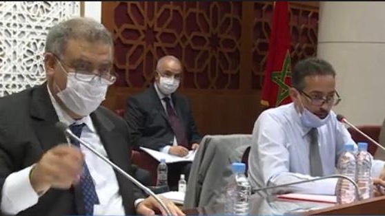 وزير الداخلية المغربي عبد الوافي لفتيت لدى حضوره امس اجتماع اللجنة النيابية للتصويت على مشروع قانون القنب الهندي