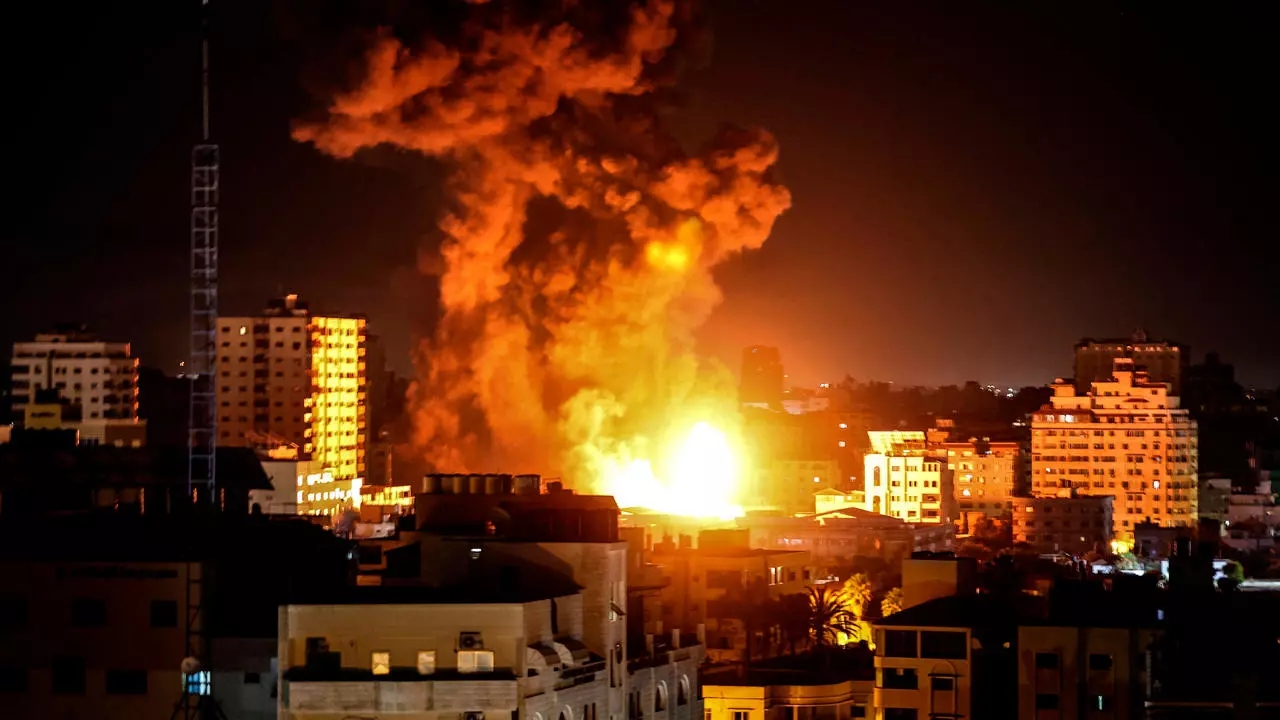 قصف إسرائيلي على غزة في 17 مايو 2021