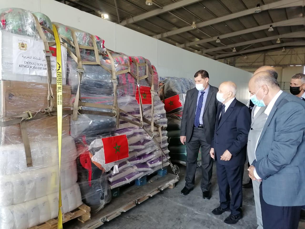 السفير المغربي لدى عمان في استقبال المساعدات الانسانية المغربية للفلسطينيين في مطار ماركة