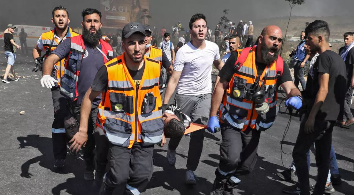 لحظة سقوط القتيل الفلسطيني في تظاهرة رام الله الثلاثاء