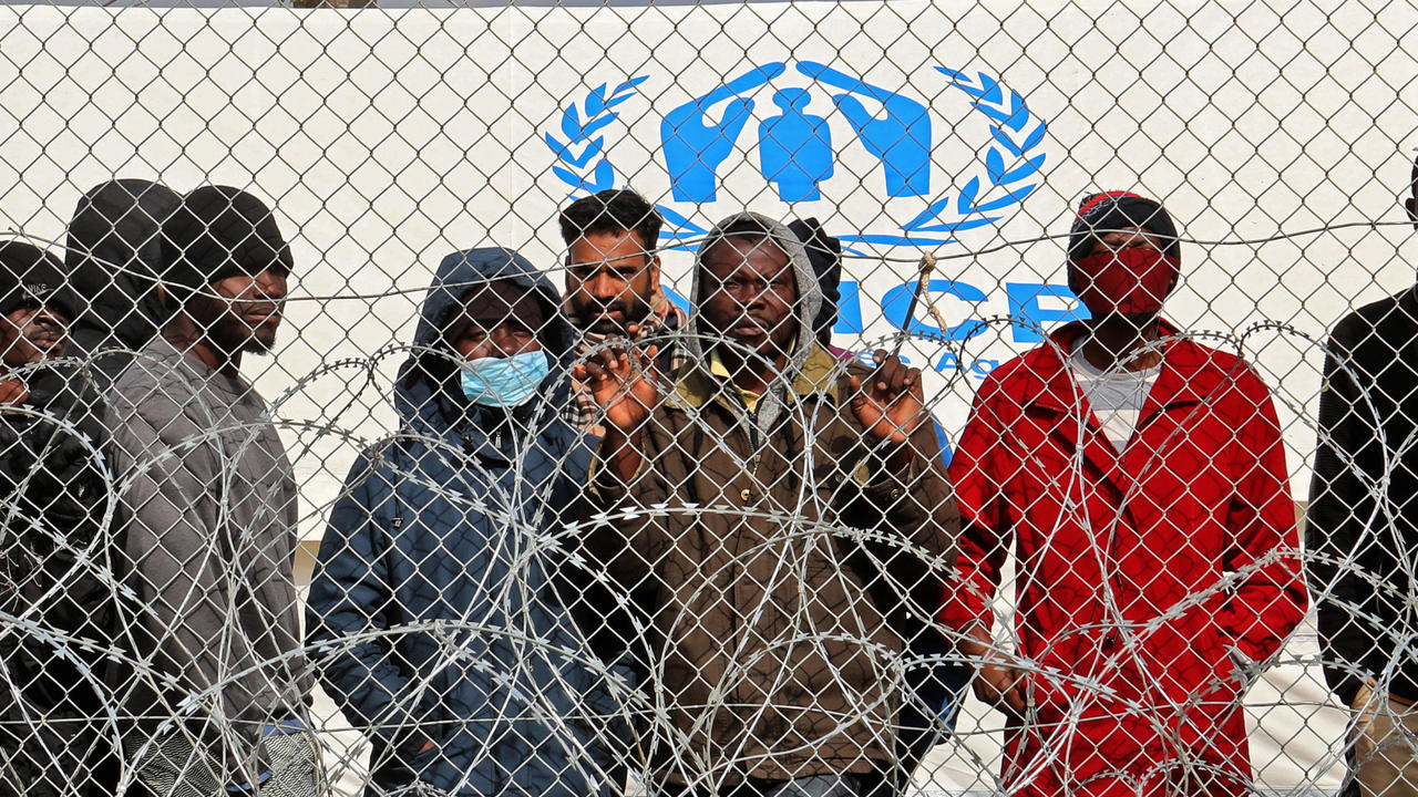 مهاجرون في مخيم على بعد 20 كلم عن العاصمة القبرصية نيقوسيا بتاريخ 1 شباط/فبراير 2021