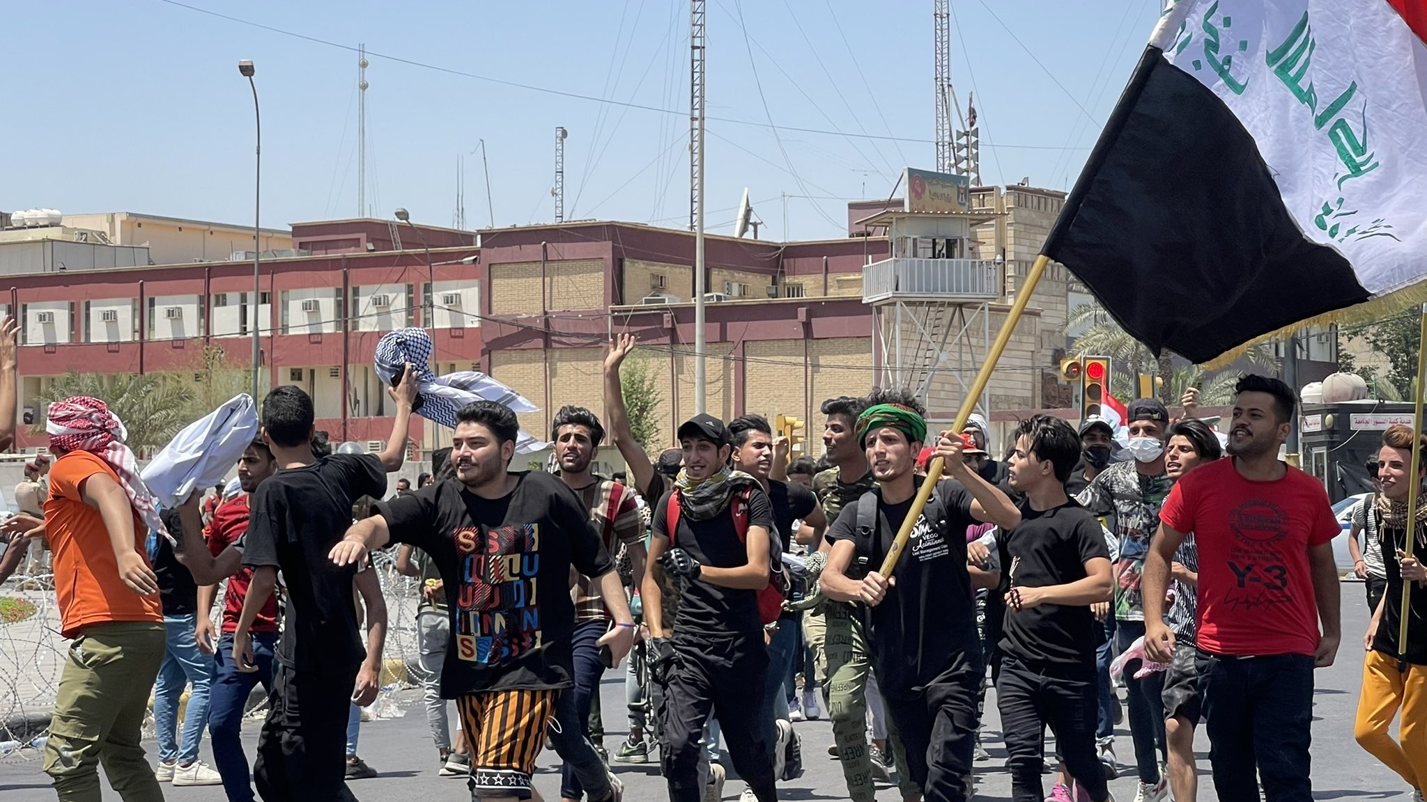 متظاهرون من محافظات جنوبية لدى وصولهم الى بغداد الثلاثاء للمطالبة بكشف قتلة الناشطين