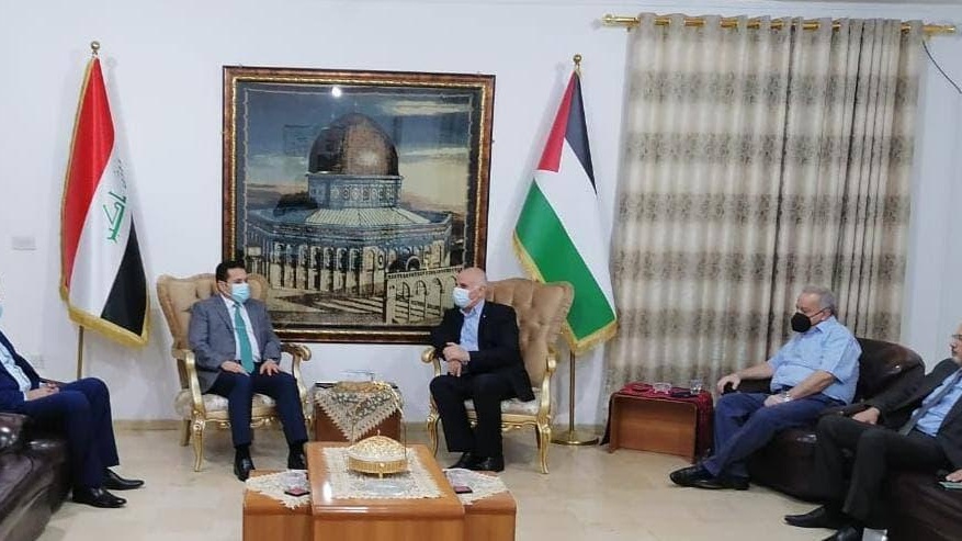 مستشار الامن القومي العراقي قاسم الاعرجي خلال زيارة دعم لسفارة فلسطين في بغداد