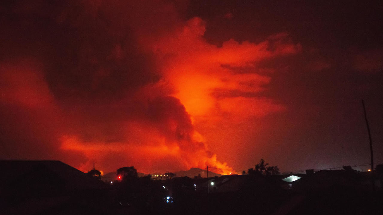 بركان نييراغونغو في شرق الكونغو الديموقراطية وقد بدأ بالثوران في 22 أيار/مايو 2021