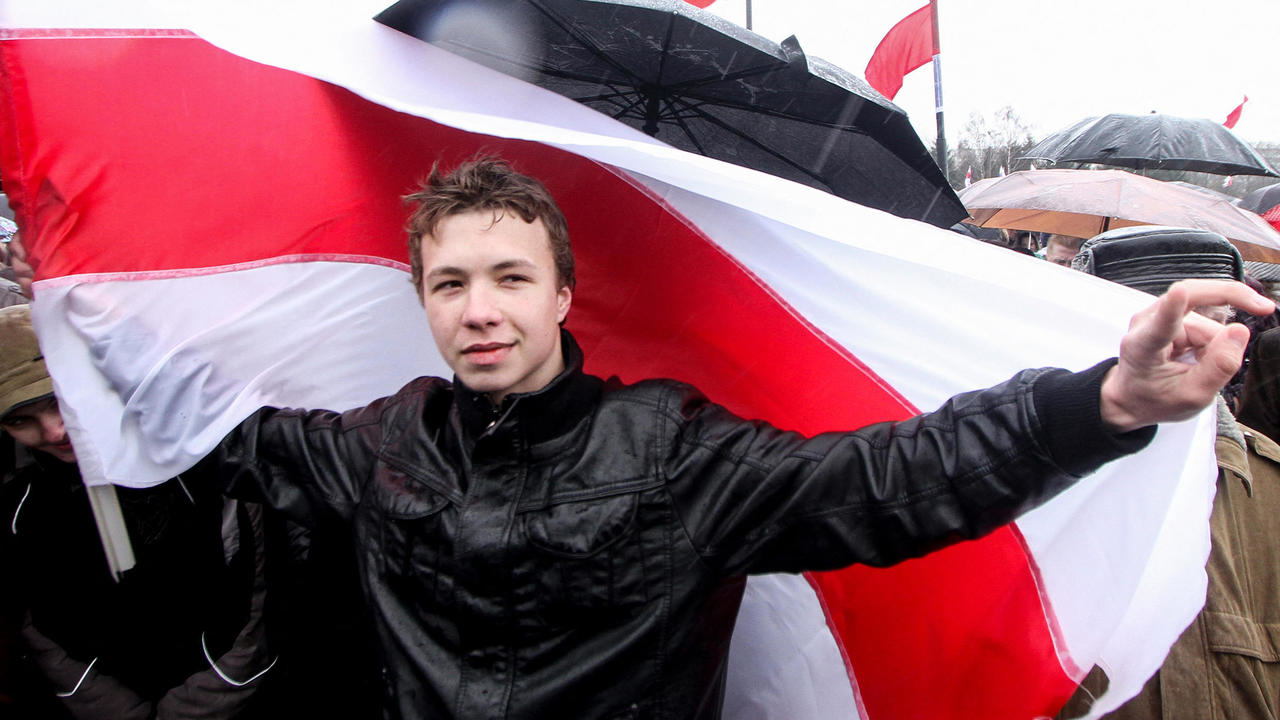 رومان بروتاسيفيتش خلال تجمع للمعارضة في مينسك (بيلاروسيا)، 25 مارس 2012