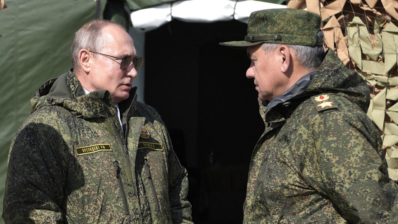 بوتين مع وزير الدفاع الروسي في مدينة أورينبورغ جنوب روسيا 