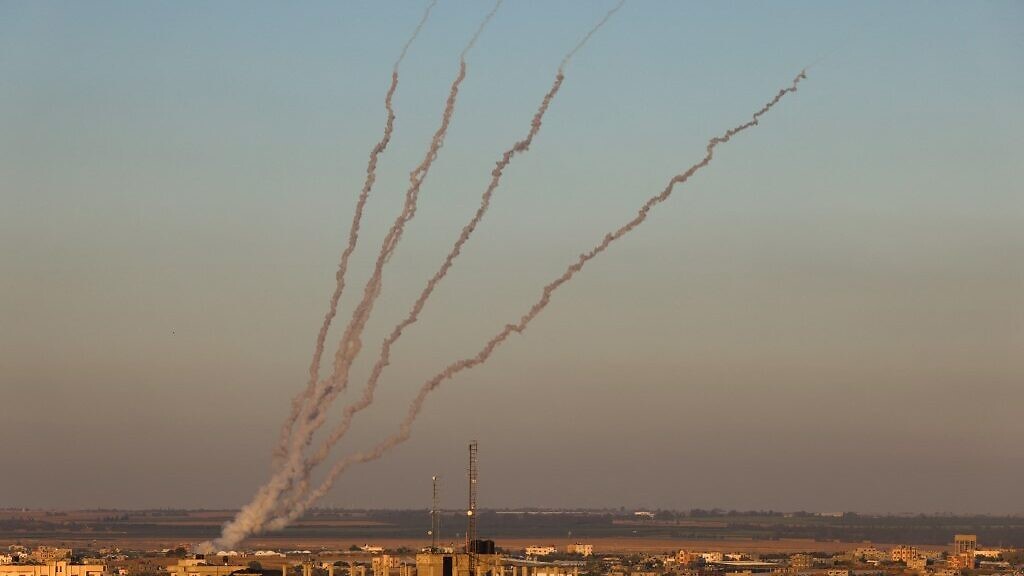 صواريخ أطلقتها حماس من غزة باتجاه الداخل الإسرائيلي