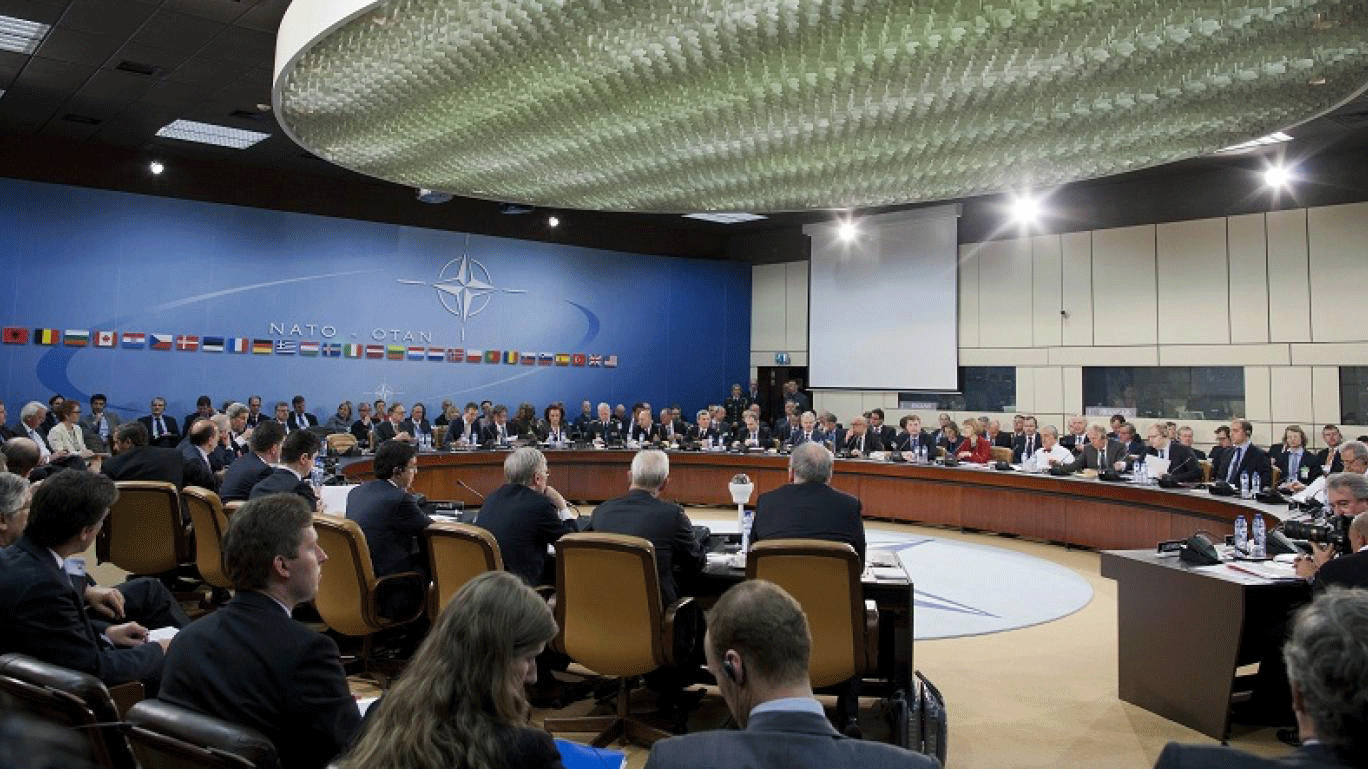 صورة من الأرشيف لاجتماع وزراء خارجية الناتو في بروكسل
