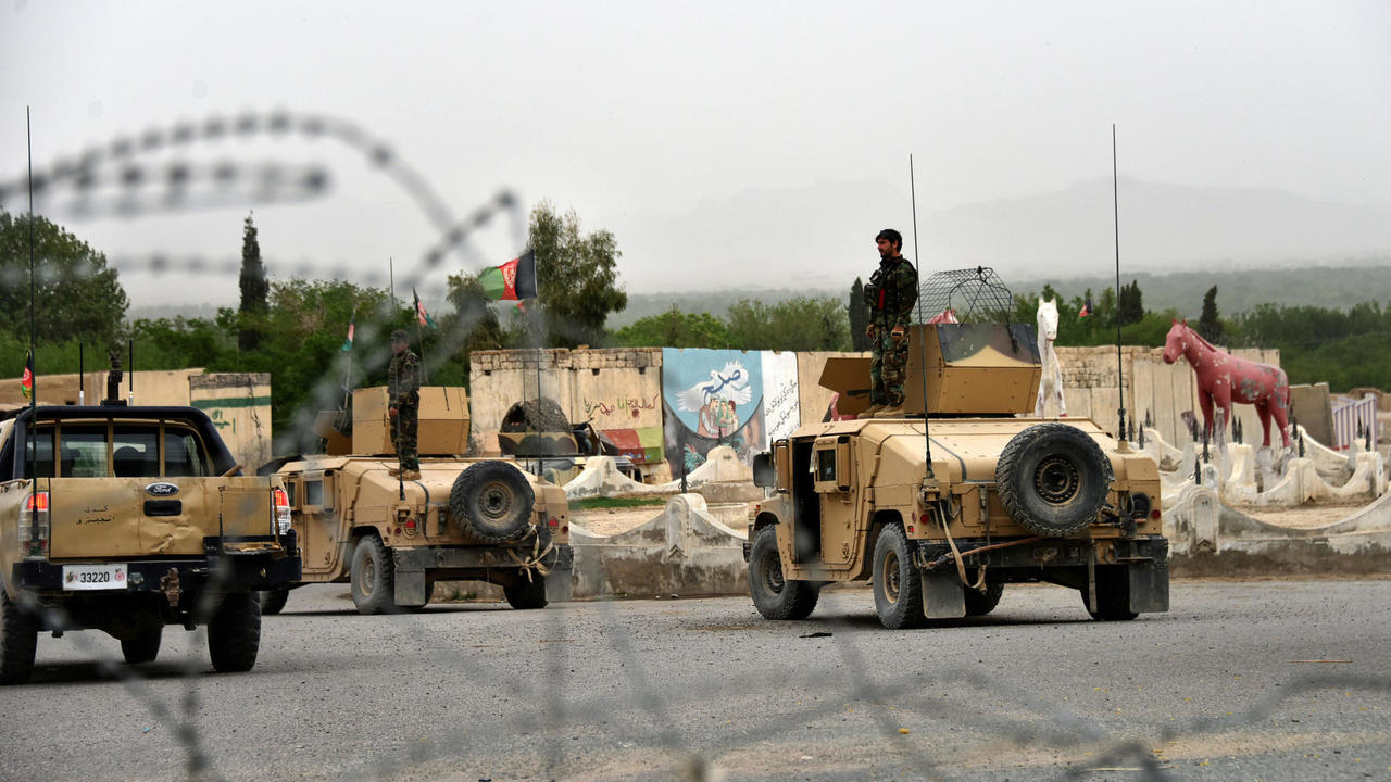 قوات امن افغانية خلال عملية عسكرية في محافظة قندهار في 4 نيسان/ابريل 2021