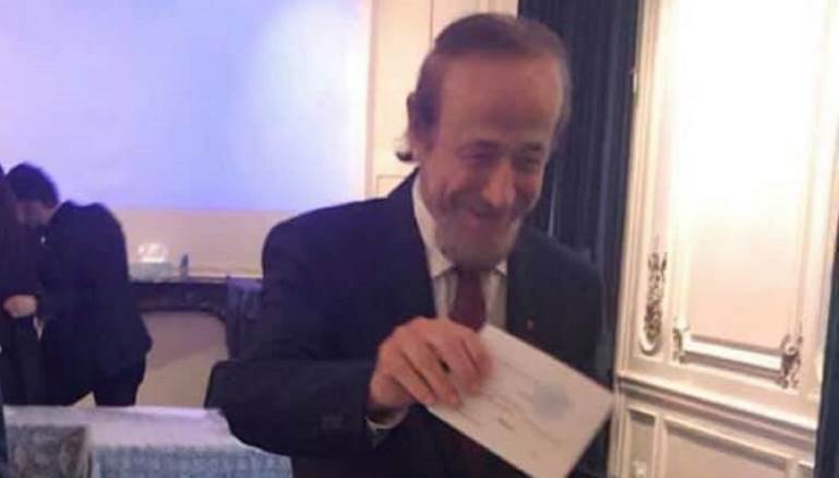 رفعت الأسد خلال إدلائه بصوته في السفارة السورية في باريس