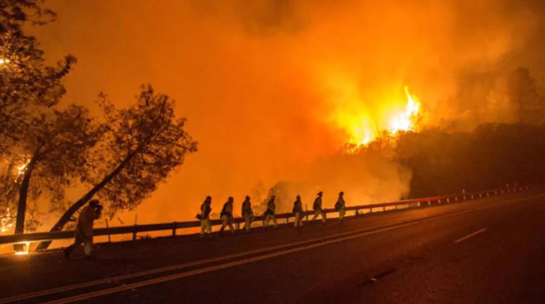 صورة من الأرشيف لحرائق كاليفورنيا في عام 2018 