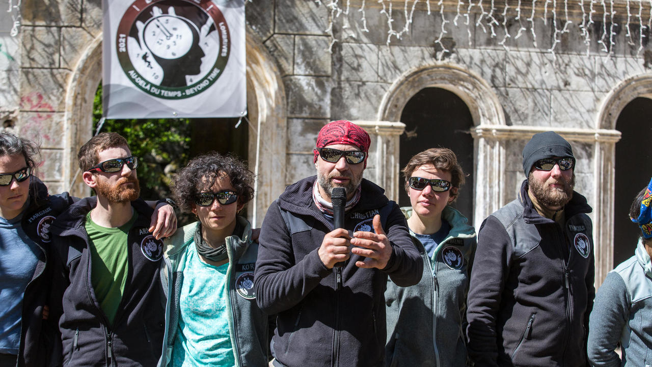 كريستوف كلوت وصحبه بعد مغامرة الكهف