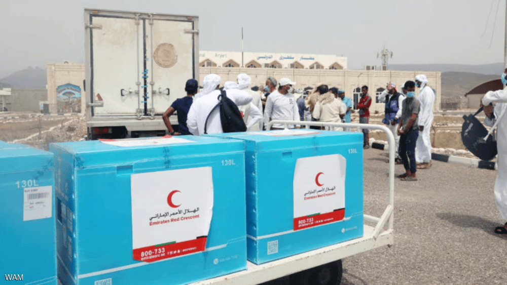 صورة الشحنة الإماراتية إلى سقطرى من اللقاحات وزعتها وكالة أنباء الإمارات