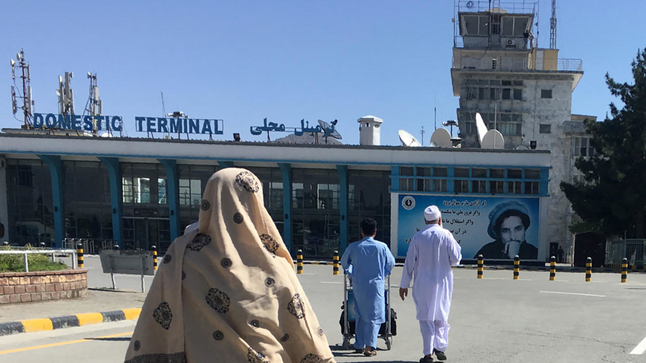 مطار كابول في أفغانستان