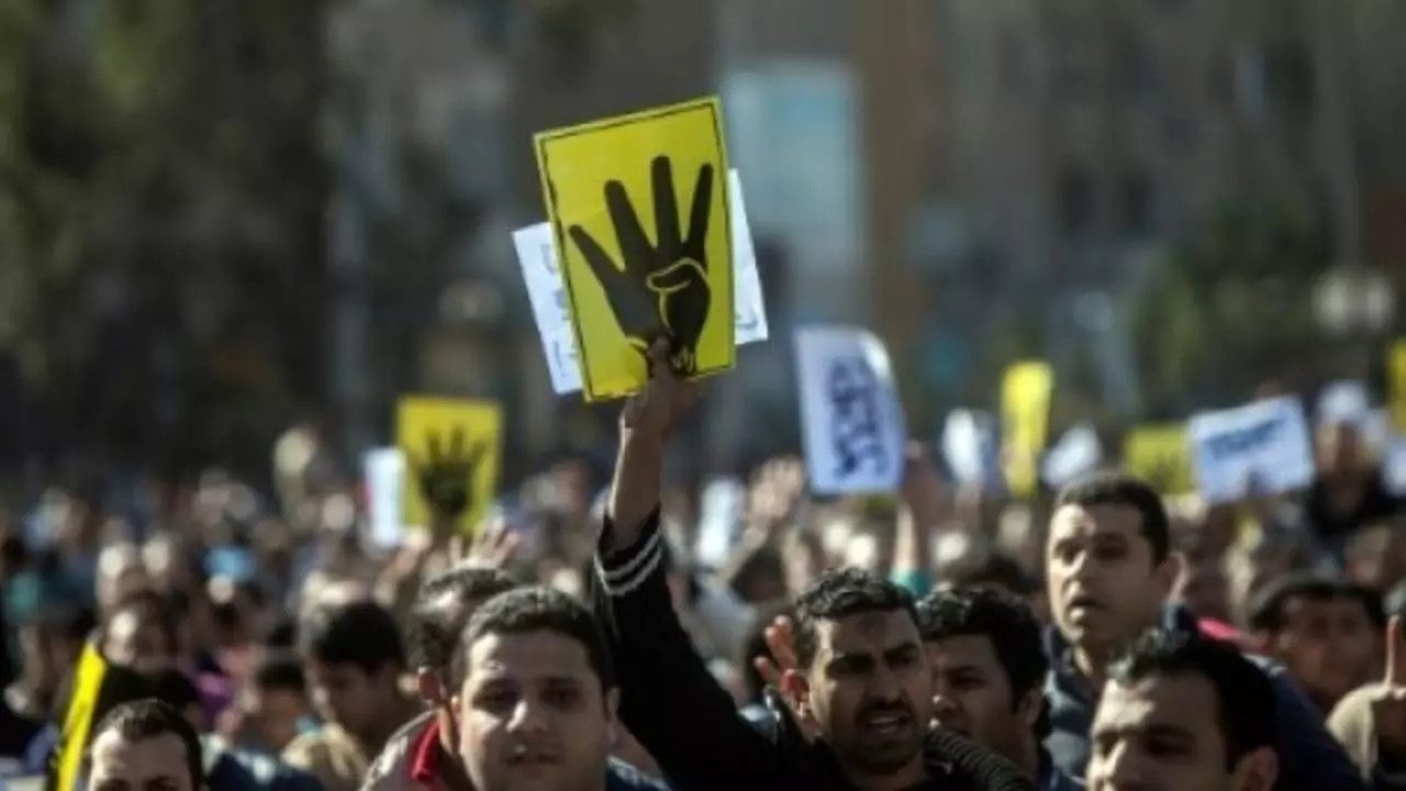 أحكام الإعدام الصادرة تأتي على خلفية فض اعتصام ميدان رابعة العدوية بالقاهرة سنة 2013.