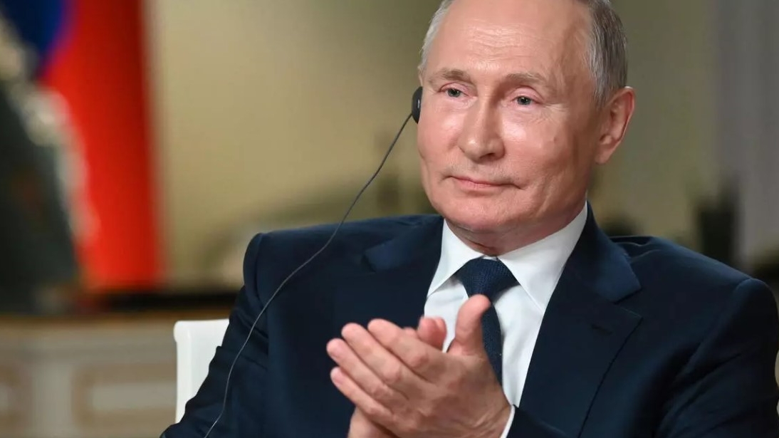 بوتين يتحدث مع صحفي قناة إن بي سي نيوز كير سيمونز في موسكو. 11 حزيران (يونيو) 2021