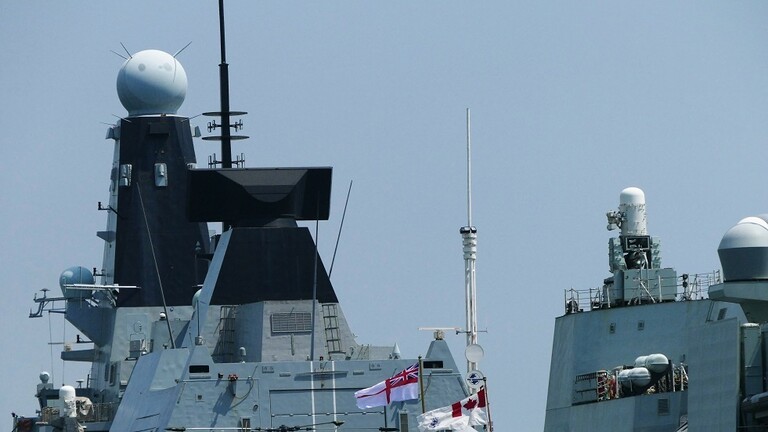المدمرة البريطانية (إتش إم إس ديفيندر- HMS Defender) 