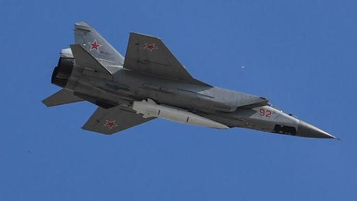 سلّحت موسكو مقاتلاتها ميغ-31 وقاذفاتها تو-22 إم 3 منذ أبريل الماضي بصاروخ 