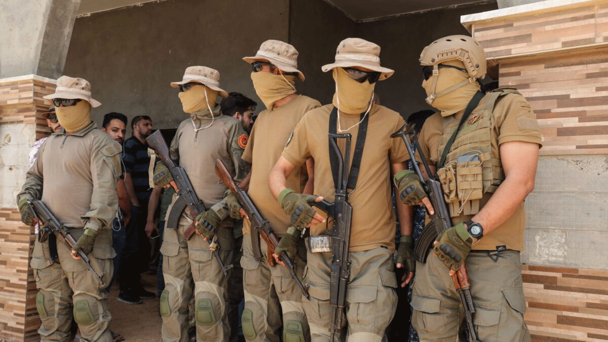 مقاتلون من حكومة الوفاق الوطني الليبية في نوبة حراسة في 20 حزيران/يونيو 2021