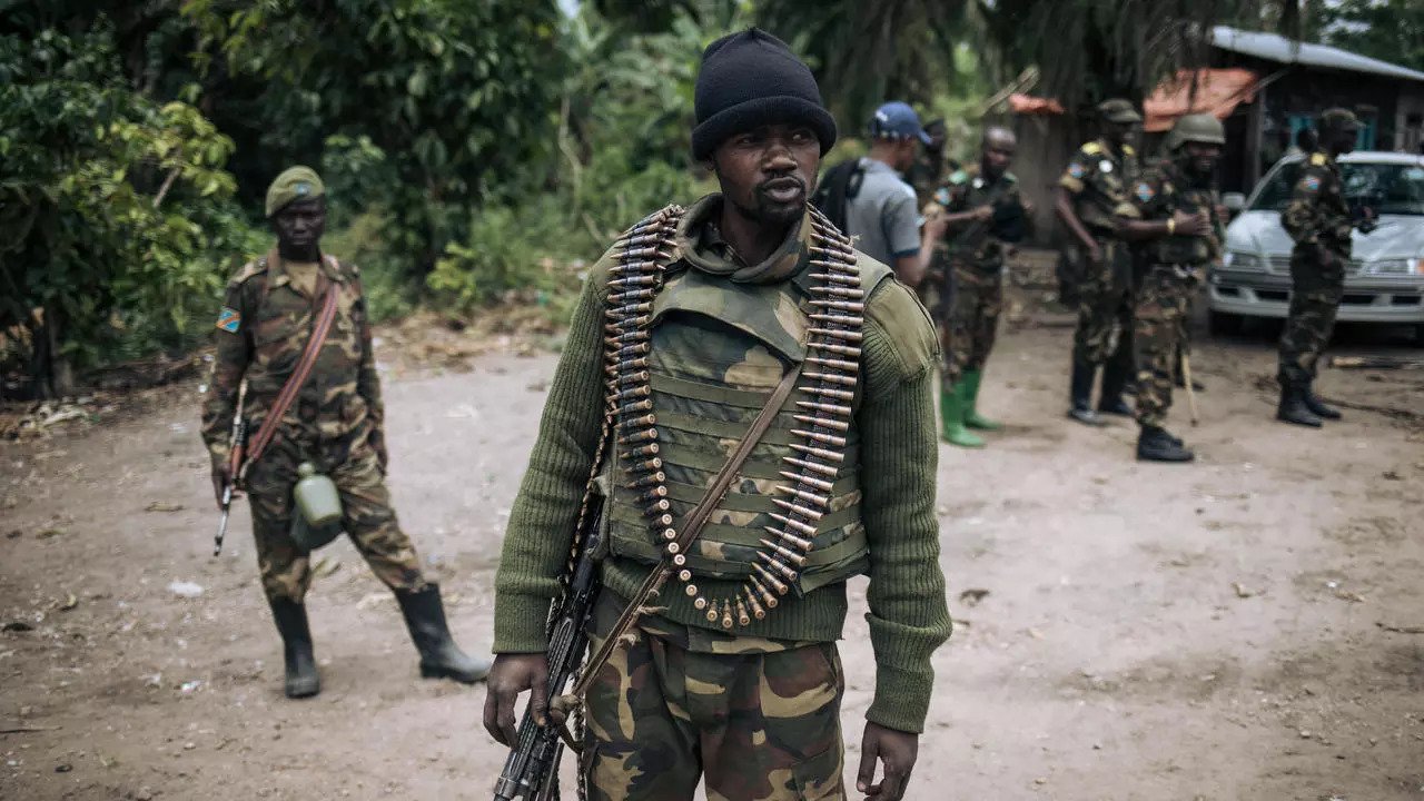 تجددت أعمال العنف في الكونغو الديموقراطية منذ عام 2017، صورة أرشيفية لجندي كونغولي في قرية قرب بيني بتاريخ 18 شباط/فبراير 2020.