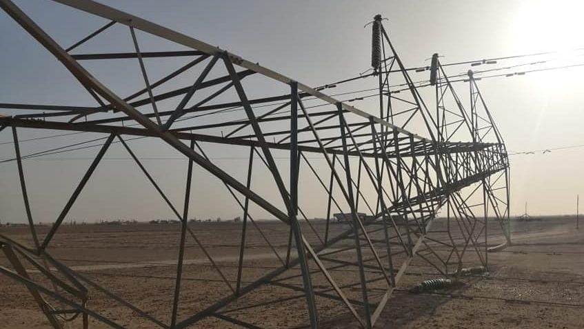 انهيار برج لنقل الطاقة الكهربائية في العراق بسبب تفجيره بعبوة ناسفة