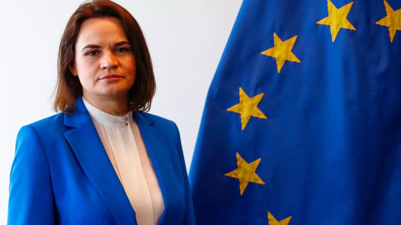 زعيمة المعارضة البيلاروسية سفيتلانا تيخانوفسكايا على هامش اجتماع وزراء خارجية دول الاتحاد الأوروبي في لوكسمبورغ بتاريخ 21 حزيران/يونيو 2021.
