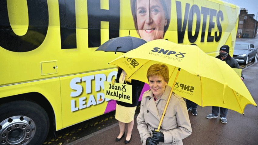 رئيسة الوزراء الاسكتلندية المؤيدة للاستقلال وزعيمة الحزب الوطني الاسكتلندي نيكولا ستورجون