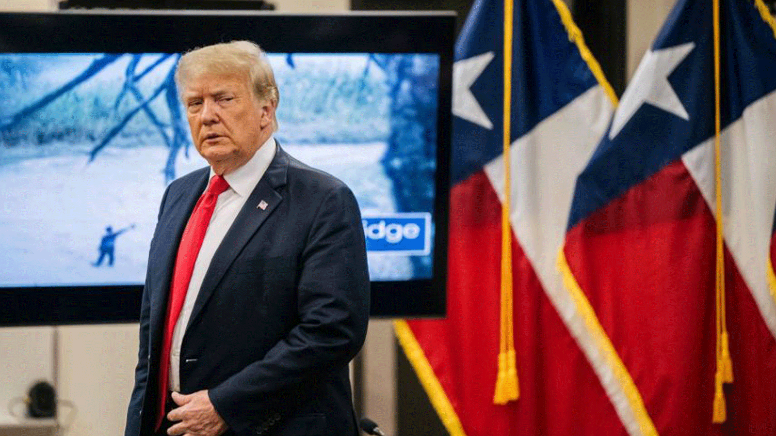الرئيس الأمريكي السابق دونالد ترامب يصل إلى الحدود مع المكسيك لمناقشة خطط أخرى لتأمين الجدار الجنوبي في ويسلاكو، تكساس. بتاريخ 30 حزيران/ يونيو 2021