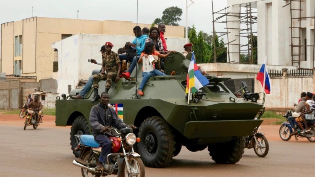آلية عسكرية روسية في أفريقيا الوسطى في أكتوبر 2020