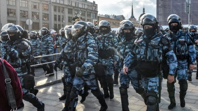 صورة من الأرشيف لعناصر من الشرطة الروسية