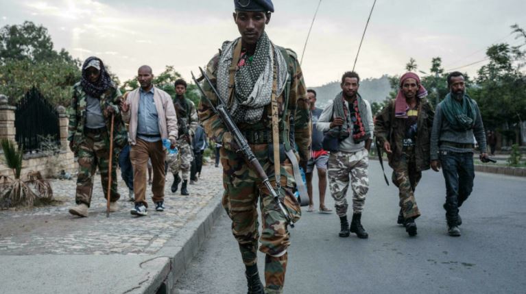 وصول جنود من قوة دفاع تيغراي بعد ثماني ساعات من المشي في ميكيلي، عاصمة منطقة تيغراي في إثيوبيا، في 29 يونيو 2021