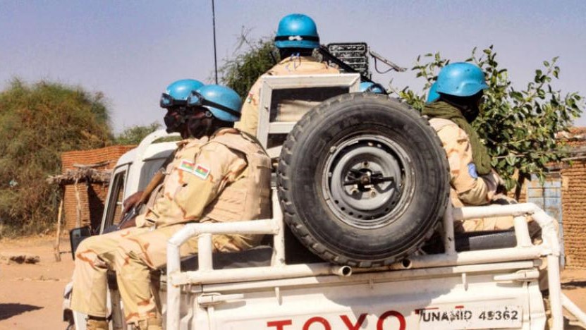 أعضاء من بعثة الأمم المتحدة (يوناميد) في دارفور