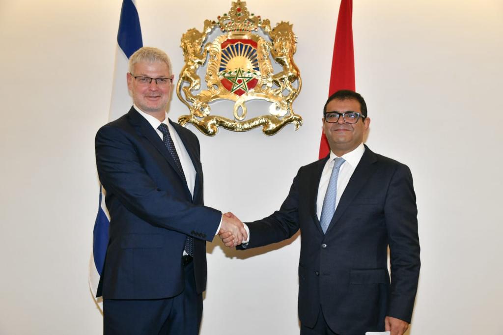 السفير المدير العام للشؤون السياسية بوزارة الخارجية المغربية فؤاد يازوغ ،والمدير العام لوزارة الخارجية الإسرائيلية ألون أوشبيز خلال لقائهما اليوم 