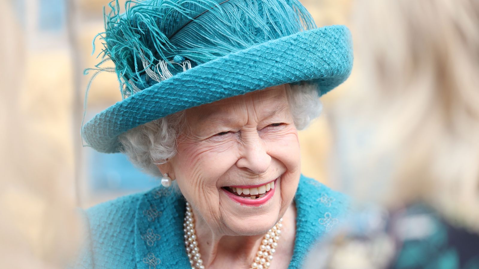 الملكة اليزابيث الثانية ملكة بريطانيا ودعم لمنتخب إنكلترا 