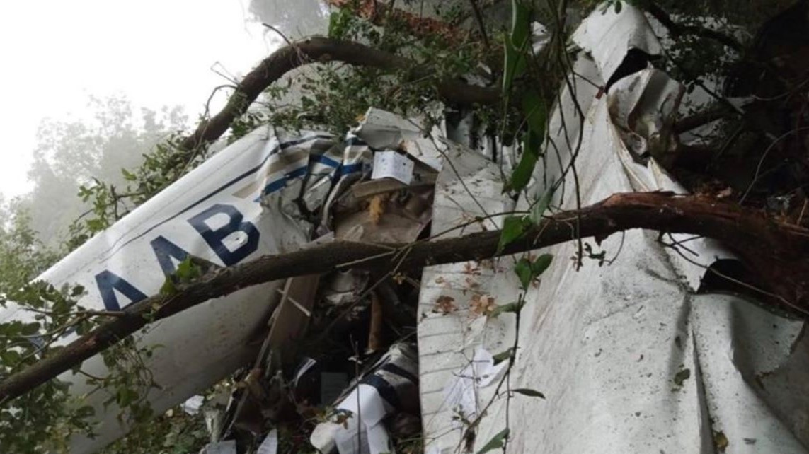 صورة نشرتها الوكالة الوطنية اللبنانية الرسمية لطائرة التندريب التي سقطت اليوم الخميس في غوسطا