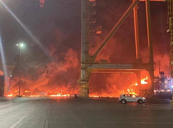 الحريق الذي أعقب الانفجار في ميناء جبل علي