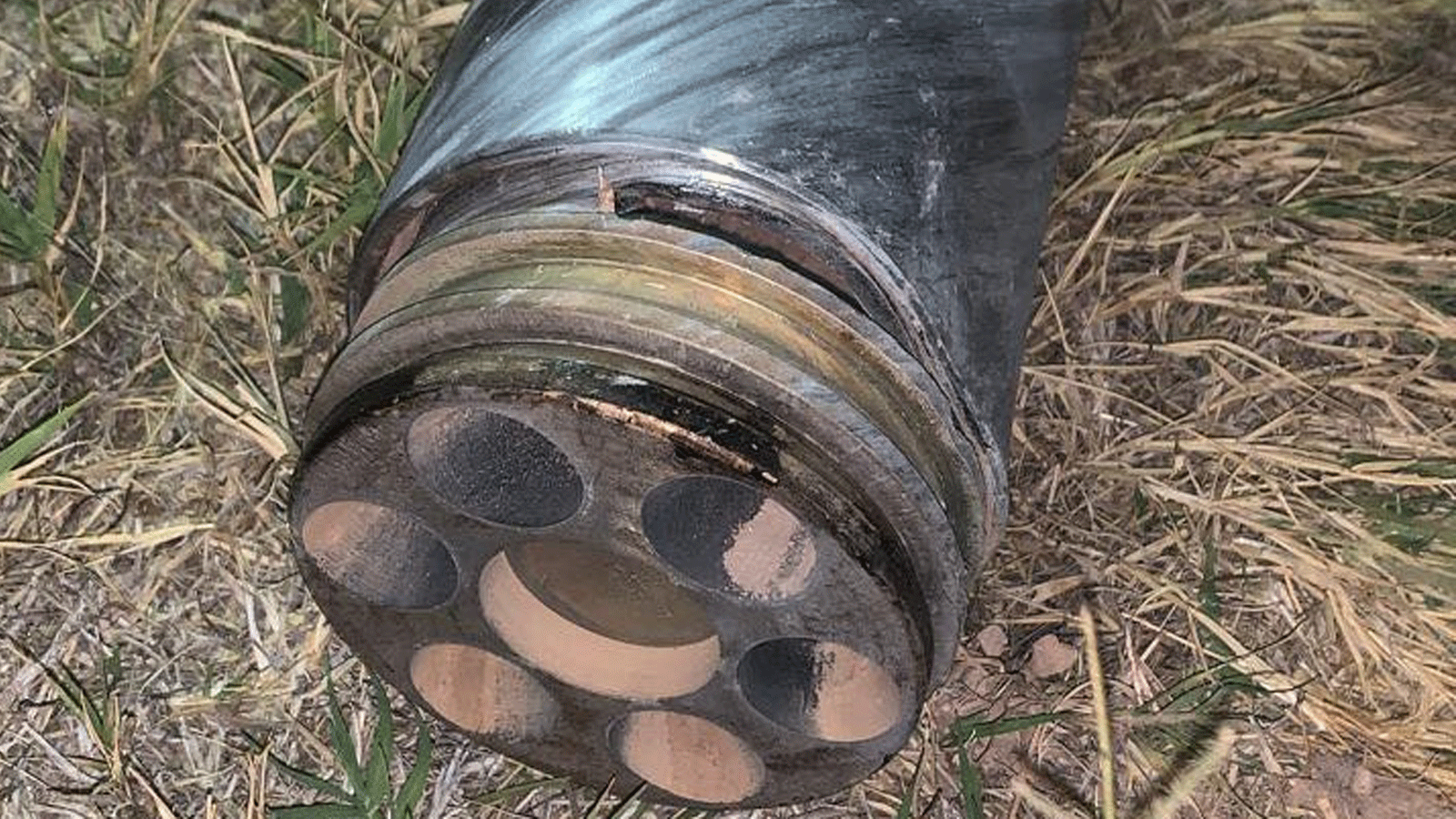 بقايا صاروخ استهدف السفارة الأميركية وسط بغداد. الخميس 8 تموز/ يوليو 2021