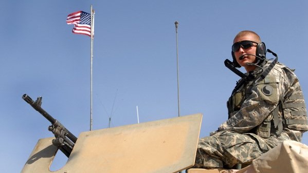 صورة من الأرشيف لعنصر في الجيش الأميركي في افغانستان