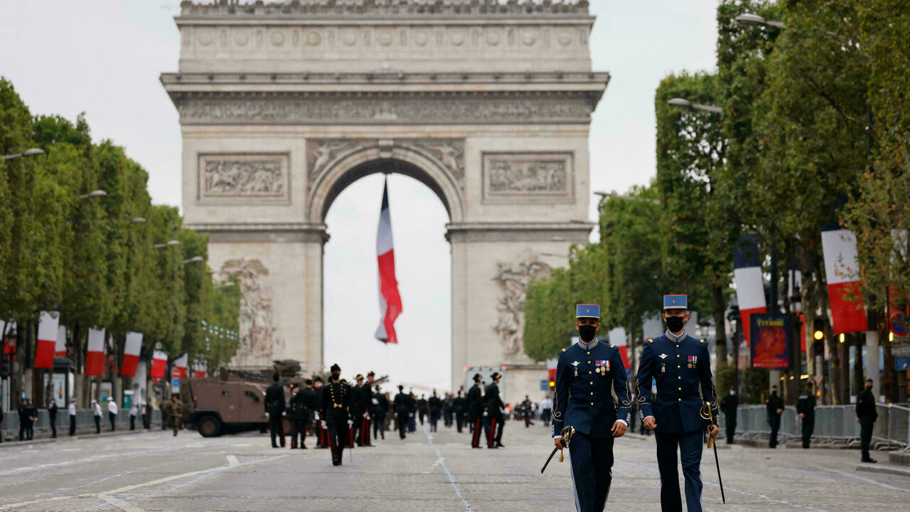 عرض عسكري في باريس بمناسبة العيد الوطني رغم انتشار المتحورة دلتا