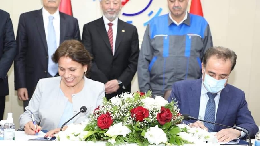 وزيرا الكهرباء والطاقة العراقي والاردنية يوقعان عقد ربط شبكة كهرباء بلديهما